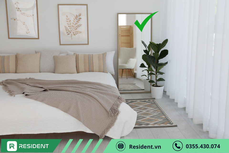 Không đặt giường ngủ phòng trọ đối diện với gương soi