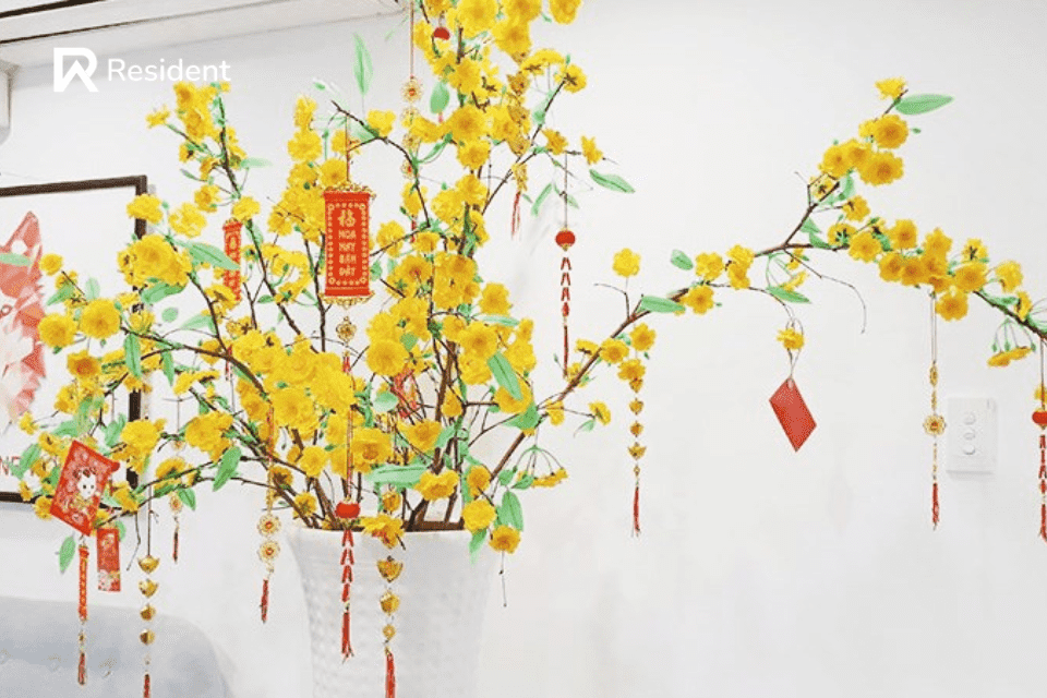 Trang trí nhà ngày Tết với hoa, cây cảnh giả