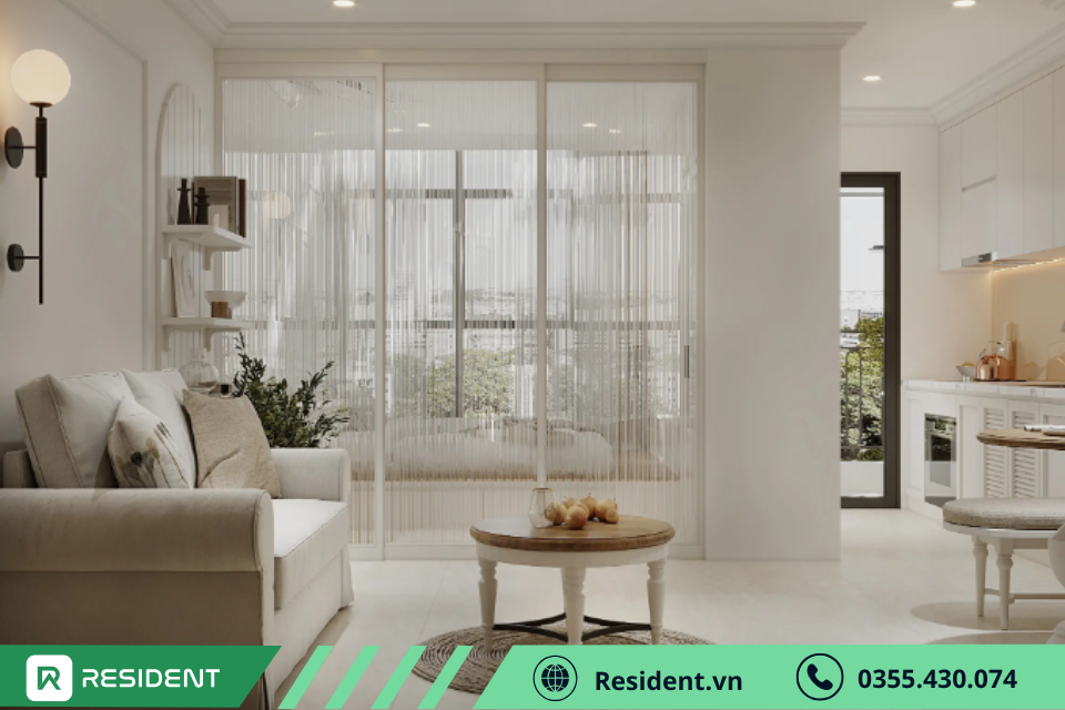 Phòng khách và phòng ngủ ngăn cách nhau bằng cửa trượt tạo sóng mờ